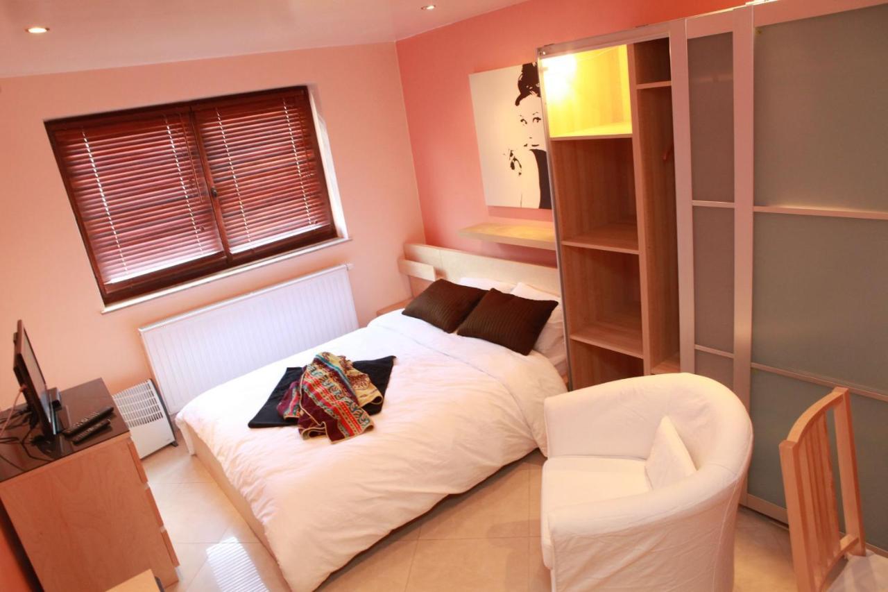 Residence La Fraisiere Anderlecht ภายนอก รูปภาพ